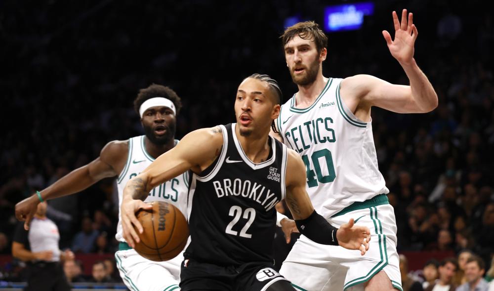 东队在进攻 东队在进攻